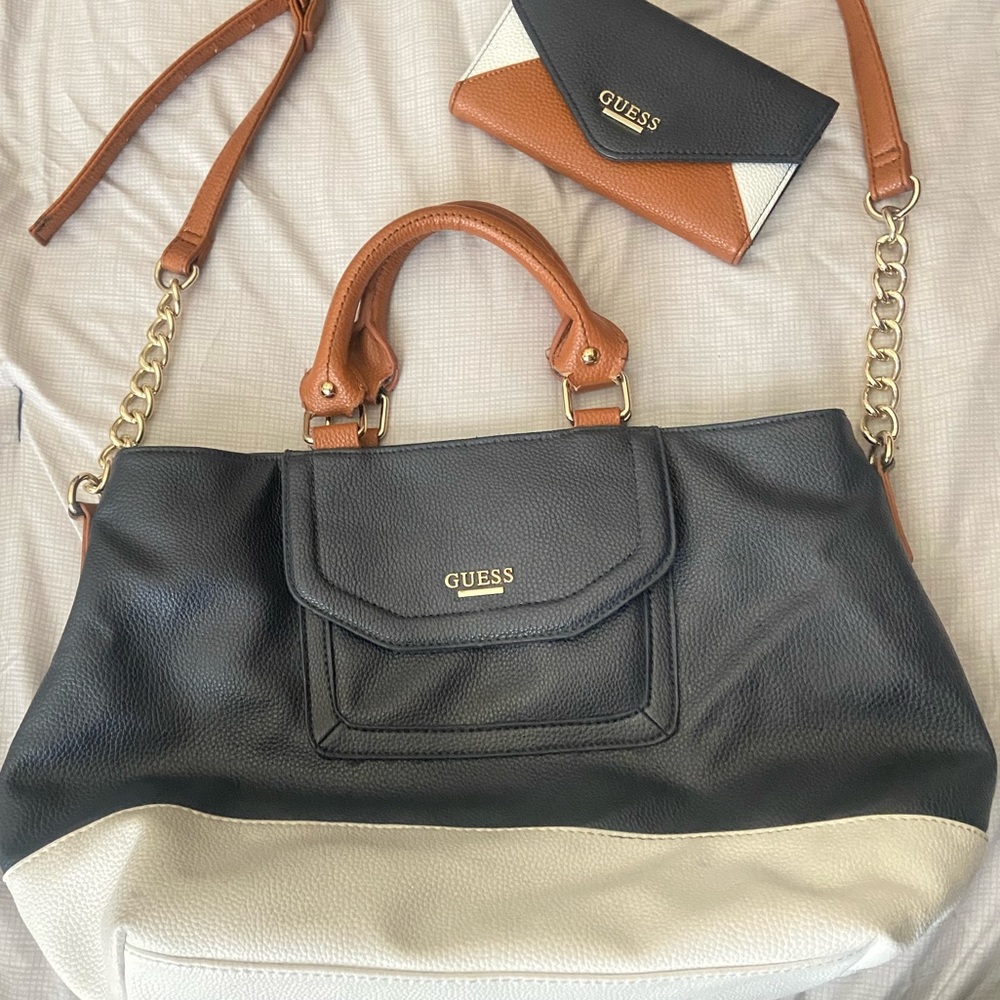 Really cute Guess shoulder bag w/matching wallet